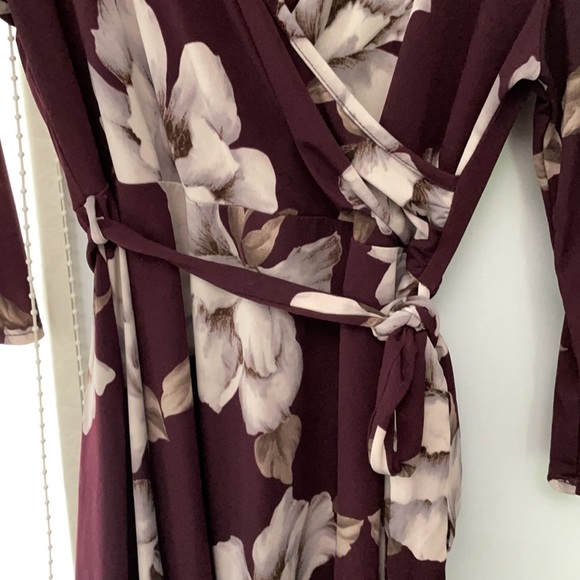 Floral Maternity V-neck Blouse - Picture 2 of 4